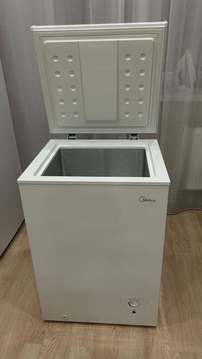 Продам Морозилку Midea