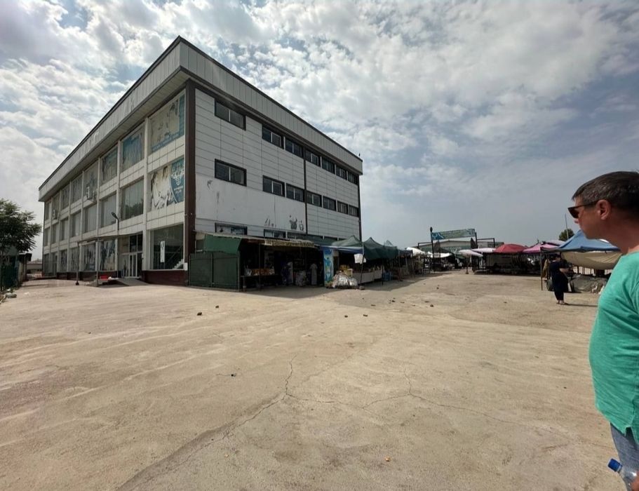 Nurafshon shahar Tuytepa  3 600 m2 daromad keltirayotgan bino sotiladi
