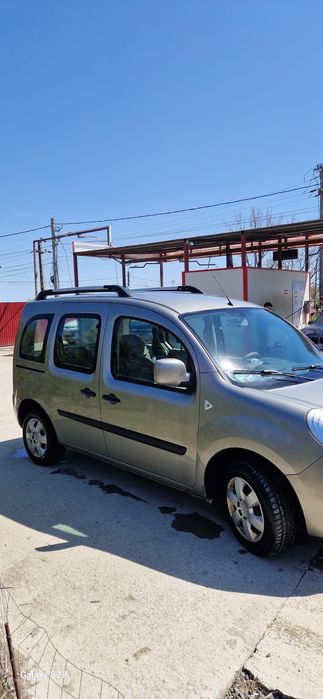 Mașină Renault Kangoo