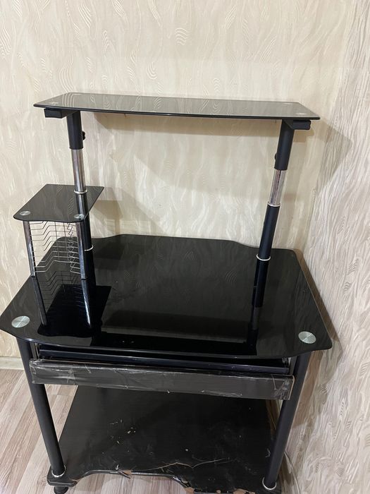 Продам компьютерный стол