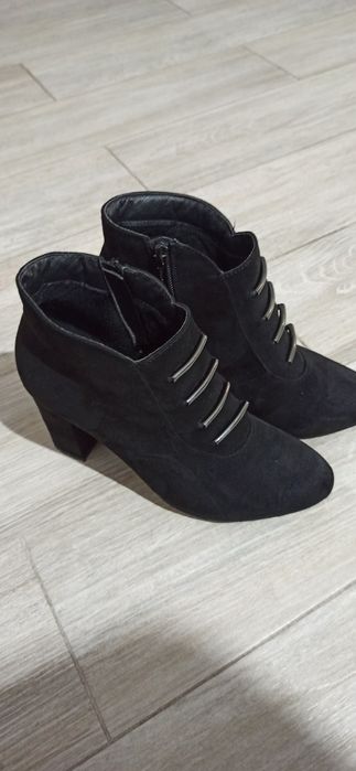 Botine elegante, căptușite