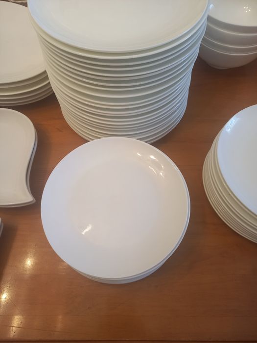 Белый сервиз хорошего качества