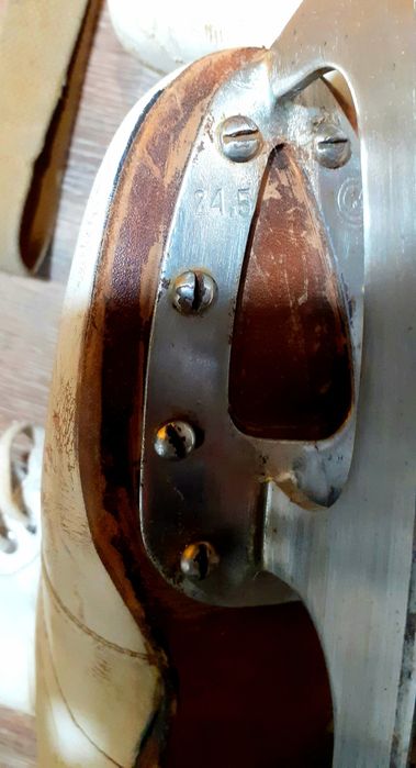 Коньки фигурные спортивные