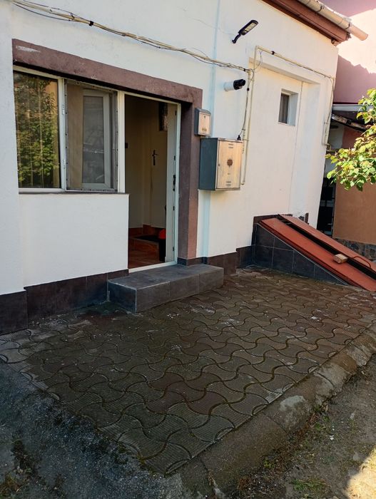Se Vind o casa la curte  la Curte  Far firma sau altele  Proprietar  persoana fizica