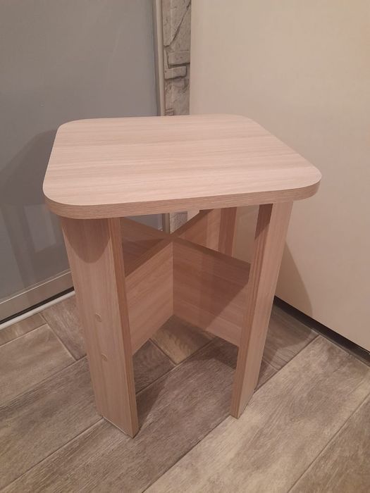 Продам табуретки новые.