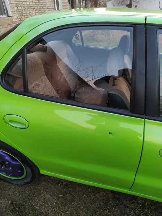 Hyundai Elantra 1996 — ishonchli va kuchli mashina sotiladi