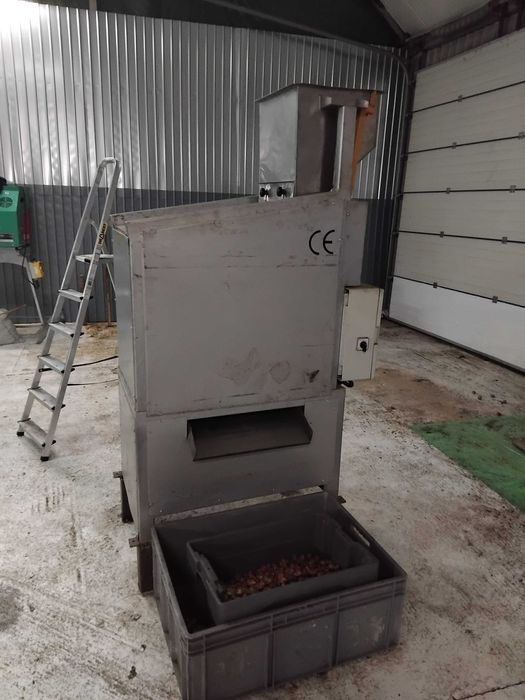 Vand spărgător industrial de nuci, procesează 200 kg pe oră,  preț 5.000 euro