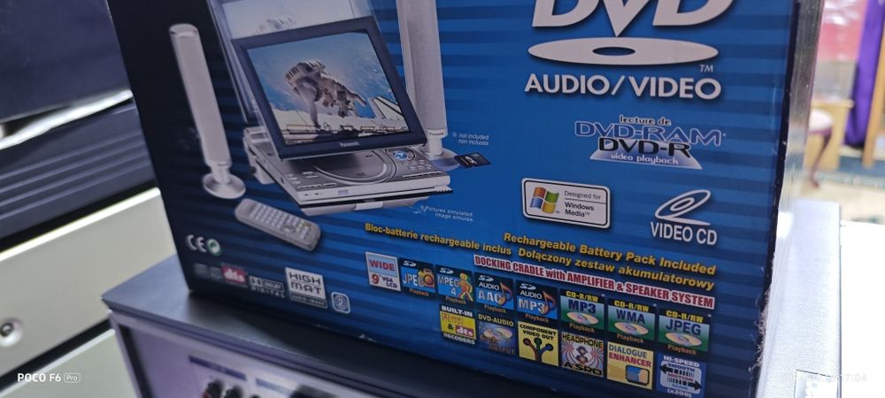 Новый. ДВД проигрыватель с экраном и пультом Panasonic