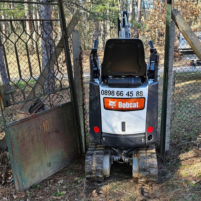 BOBCAT услуги с мини челен товарач BOBCAT вилици
-Услуги с мини багер
