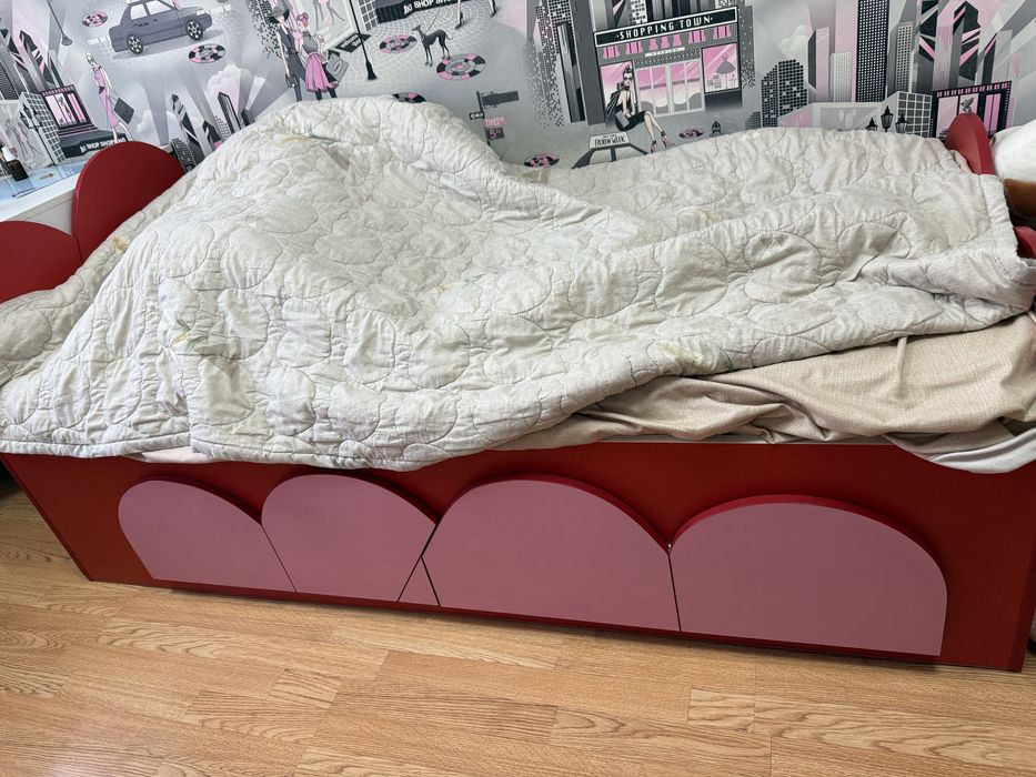 Продам мебель в детскую