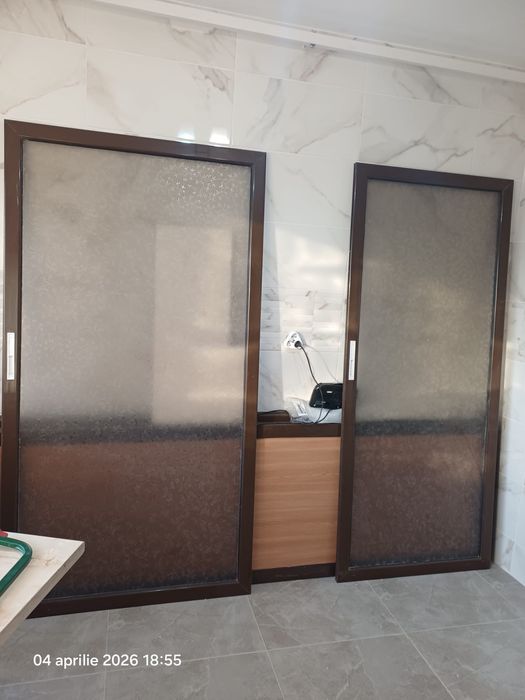 Vand 2 usi culisaante cu rama din aluminiu