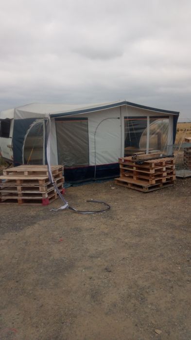 Cort pentru rulote. Noi