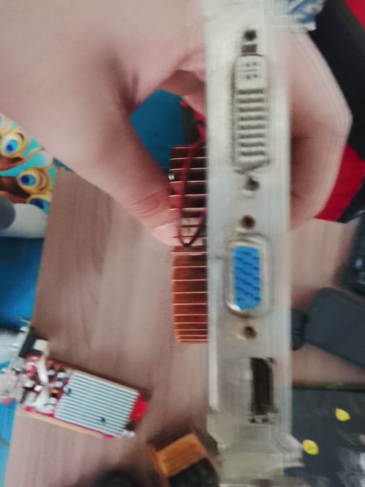 Продаю 2 не рабочих видеокарт