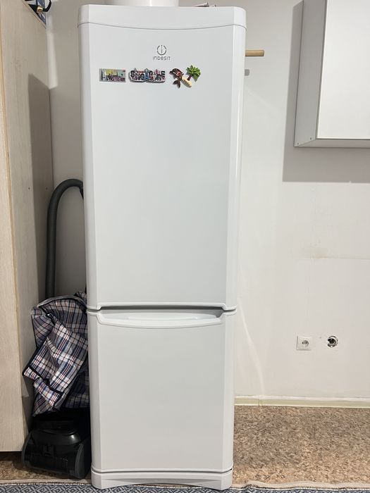 InDesiT холодиник