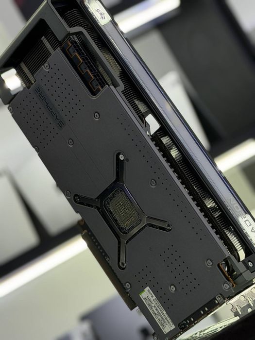 AMD Radeon RX 7900 XT (Sapphire Nitro+ Vapor-X)
