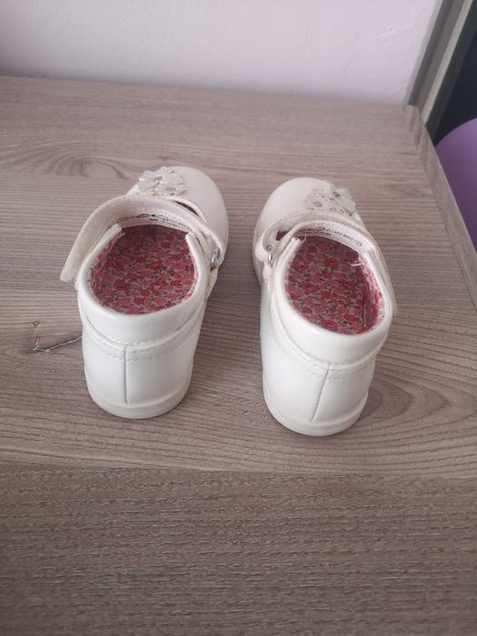 Обувки за момиче