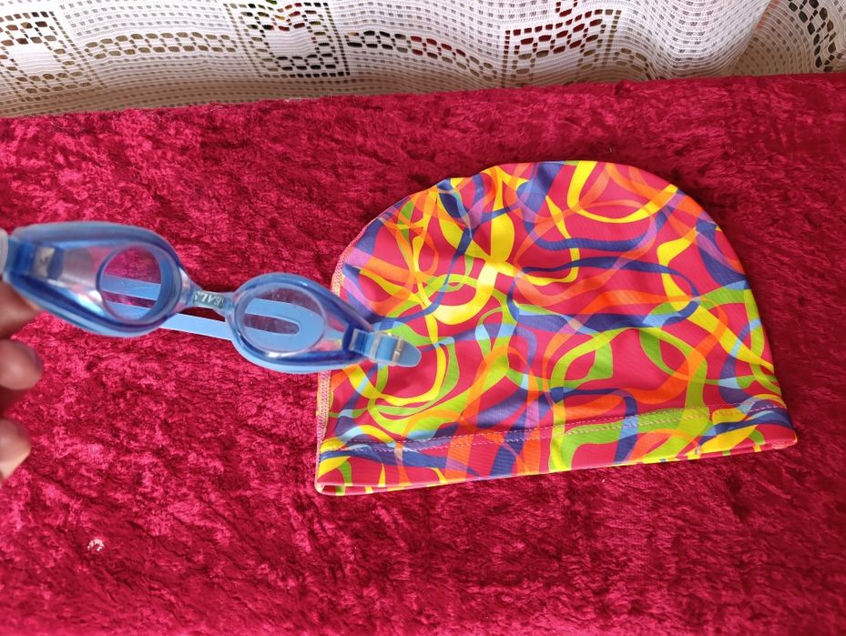 Очки и шапочка для плавания , бассейна