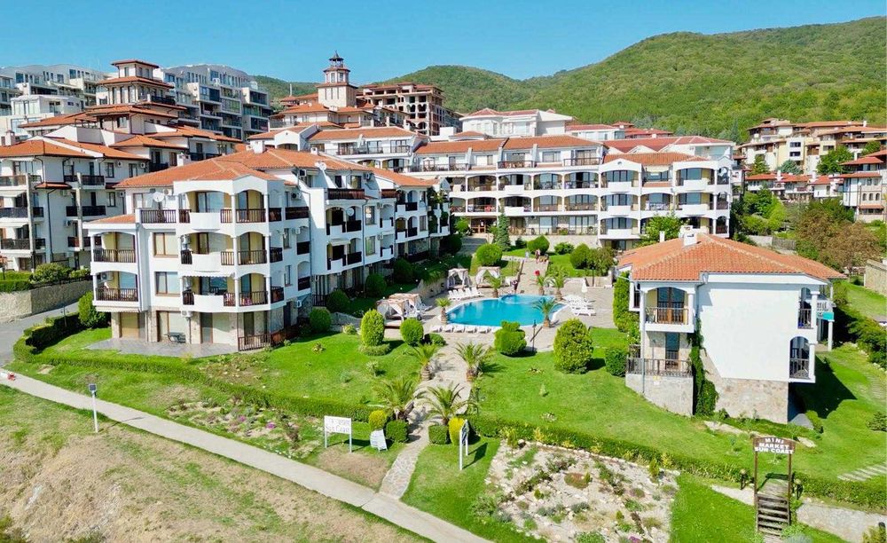 Просторен тристаен апартамент, Първа линия, Гледка море