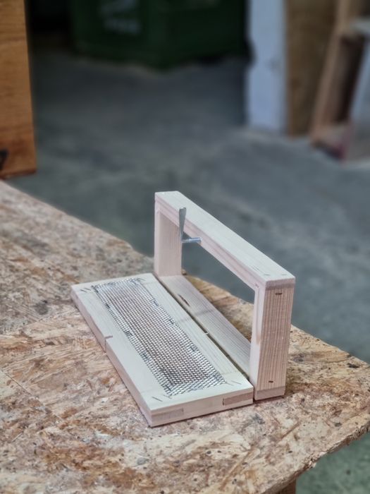 Lazi de albine de vanzare