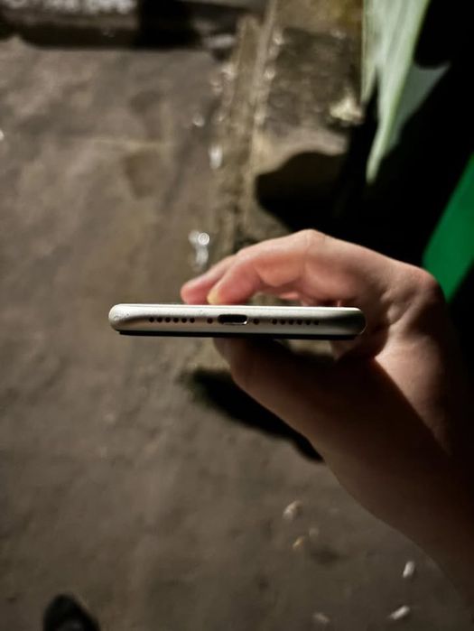 Iphone 11 128gb бял
