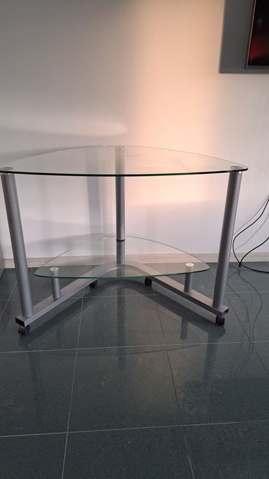 Стъклена маса на две нива