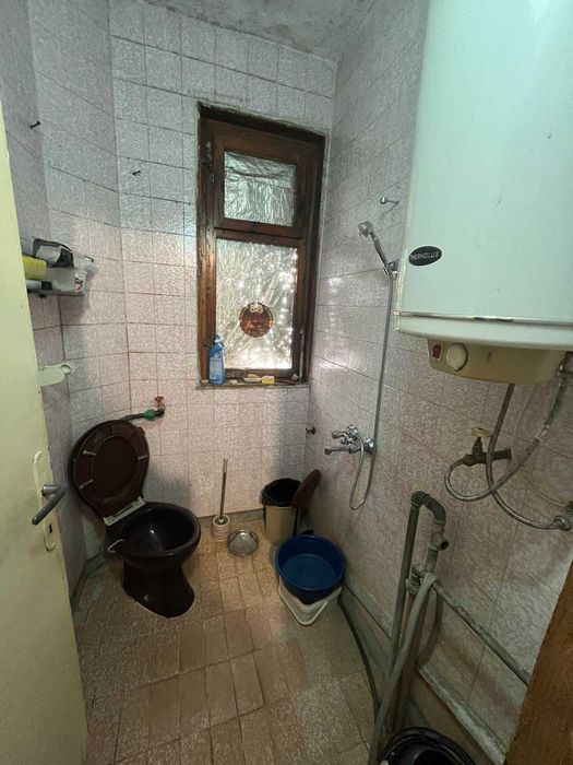 Втори етаж от къща с гараж за продажба – западно от парк Розариум, гр. Казанлък