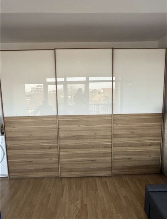 Dulap mare cu sina din lemn