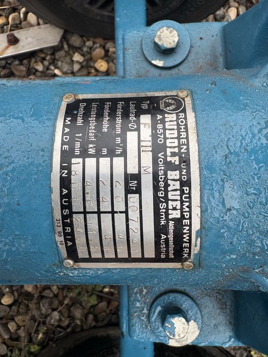 Pompa de apa pe gardan