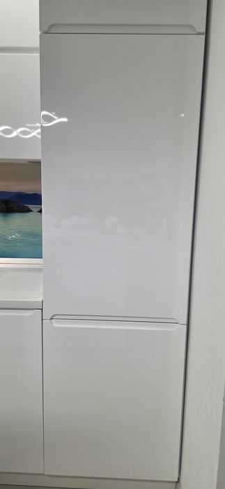 Combina frigorifica incorporabila Samsung No Frost, 267L, stare foarte buna