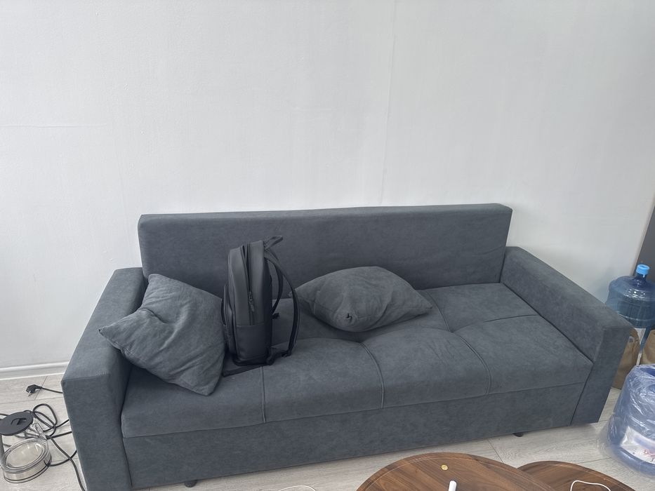 Диван синего цвета