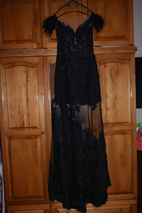 Продавам черна бална рокля