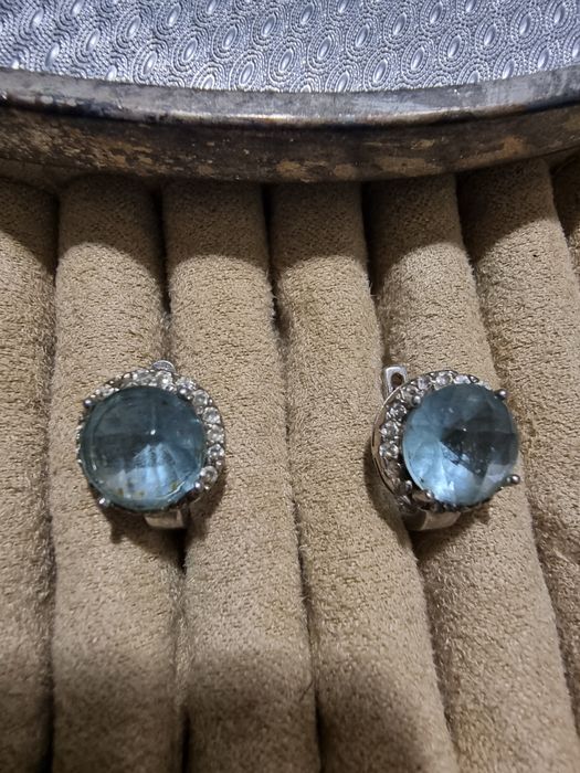 Масивни сребърни обеци със светлосин камък и множество цирконий