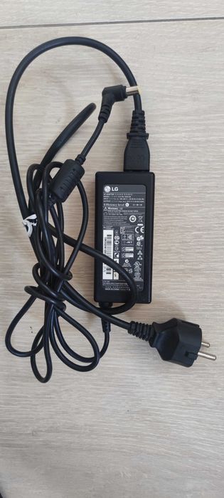 Адаптер LG 19V  3.42A