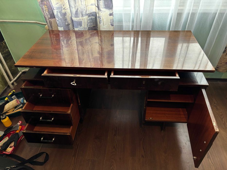 Голямо масивно дървено бюро – ретро / винтидж