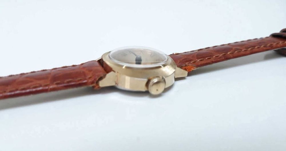 Ceas mecanic Timex dama , placat cu aur