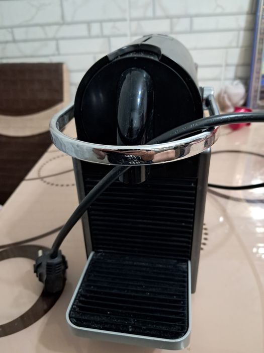 Vând nespresso pixie