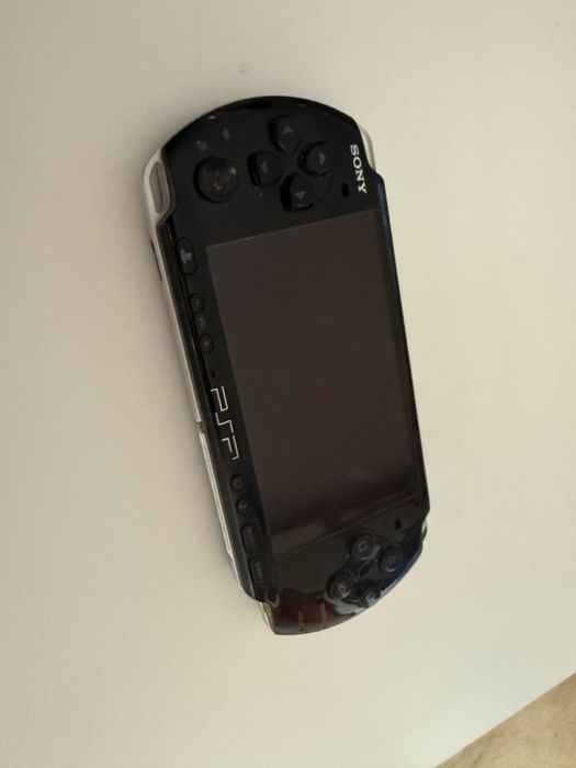 PSP 3004 с 4 игри