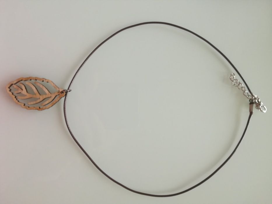 Колиета от дърво и смола