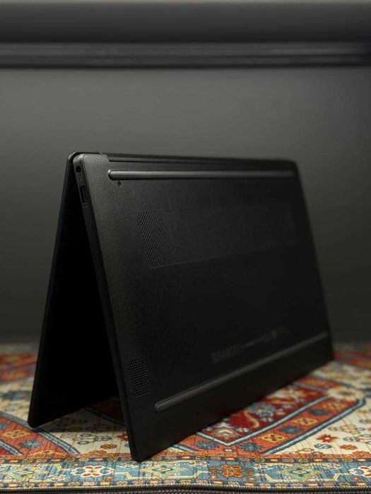 HP R5-7430U / D4-8G / 256G / 15.6" 300nits / 1.59Kg