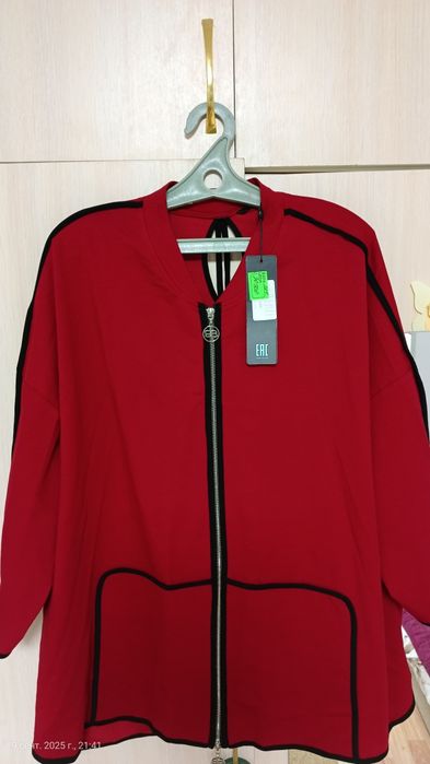Кофта на замке красная , новая с этикеткой