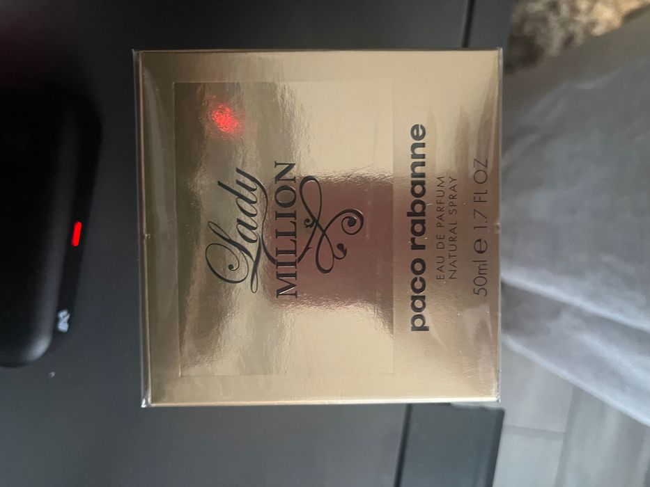Продавам чисто нов оригинален Lady Million парфюм.