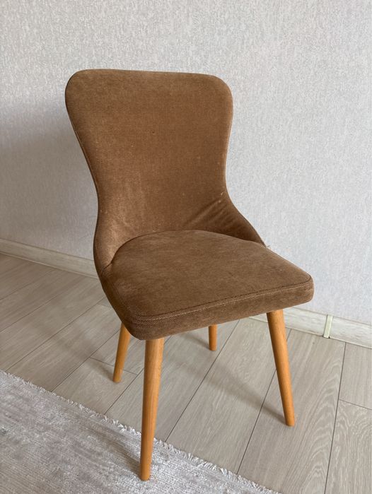 Стулья наличии 6 шт.       Штука 5000 тенге