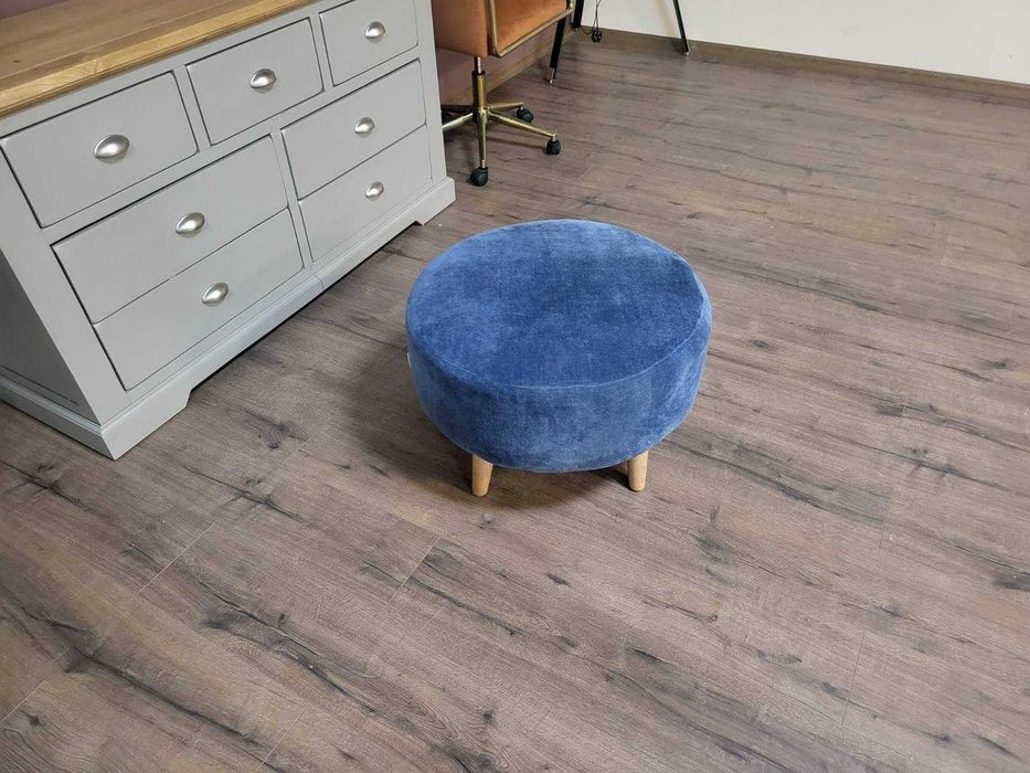 Синя кръгла табуретка от плат