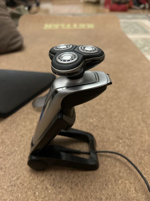 Электрическая бритва Philips