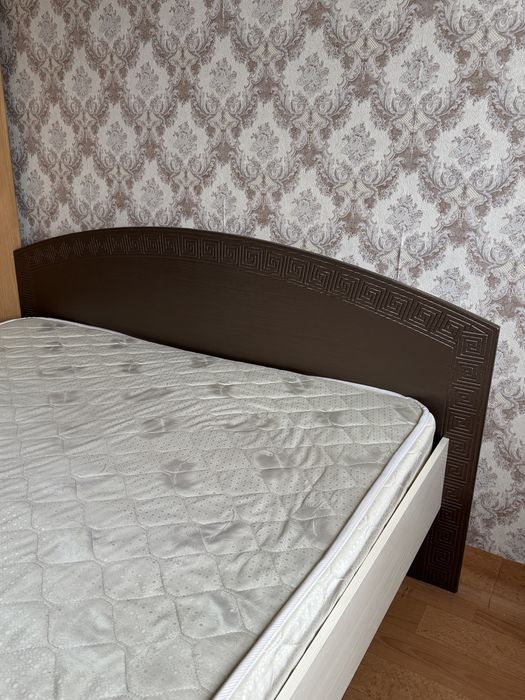 Продам б/у Кровать 150*200 с матрасом