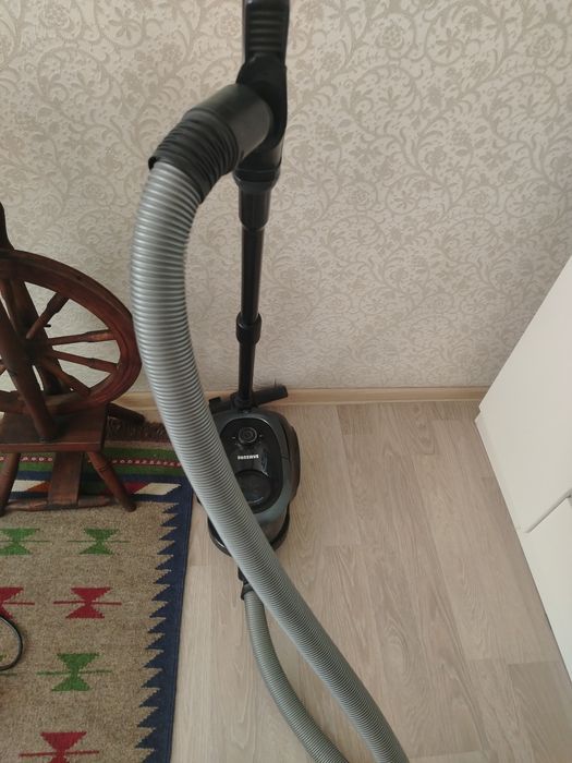 Пылесос Samsung, черный цвет