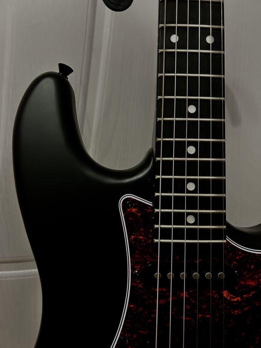 Китара Harley Benton ST-20HSS с усилвател Marshall MG10 Gold