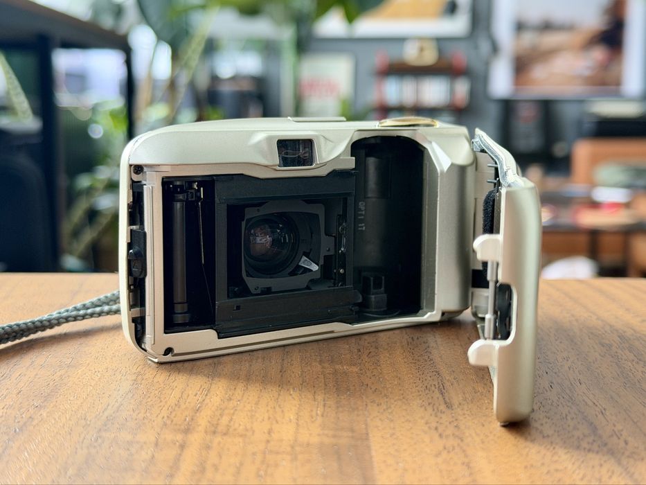 Olympus Mju II / Stylus Epic - point and shoot cu husa originala in stare foarte buna si testat cu film