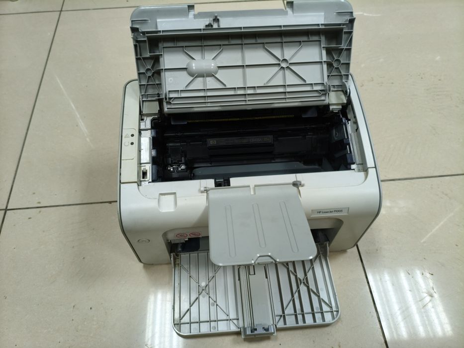 Продам принтер HP P1005.