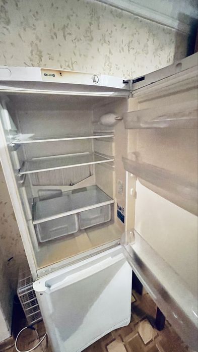 Продаю холодильник INDESIT